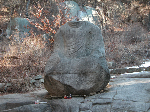 후보2 : 삼릉계 석불좌상, 머리가 없어진 당당한 체구의 부처님이다. 매듭이 이쁘다. 